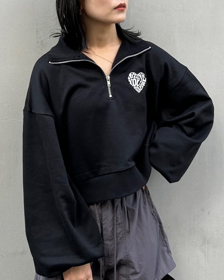 INGNI(イング) ハーフジップBackハートサガラロゴショートトップス クロ