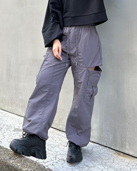 INGNI(イング) サイドスリットファスナー／ナイロンカーゴパンツ ﾁｬｺｰﾙｸﾞﾚｰ