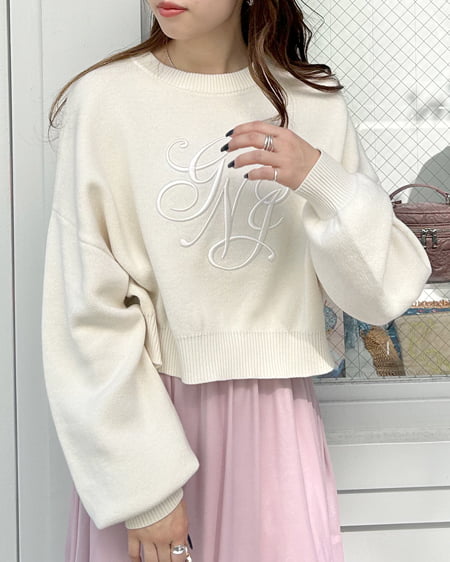 INGNI(イング) イニシャル刺しゅうロゴニット アイボリー