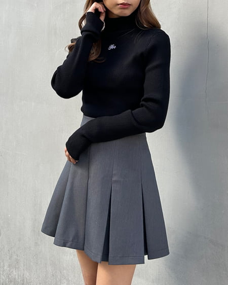 INGNI(イング) タートルネック胸刺しゅうリブニット クロ