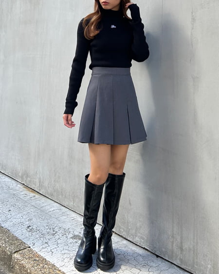 INGNI(イング) タートルネック胸刺しゅうリブニット クロ