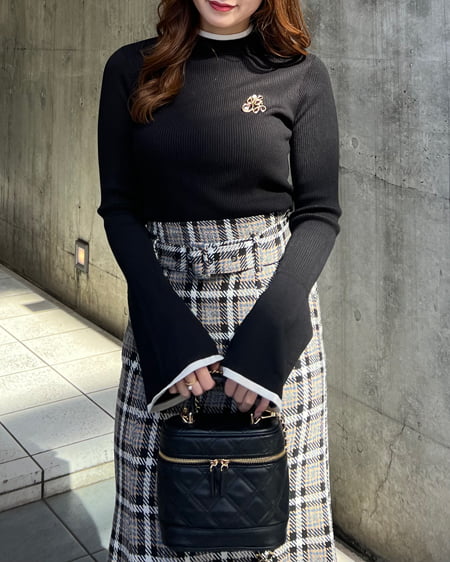 INGNI(イング) ブローチ付フレアスリーブ配色ニット クロ