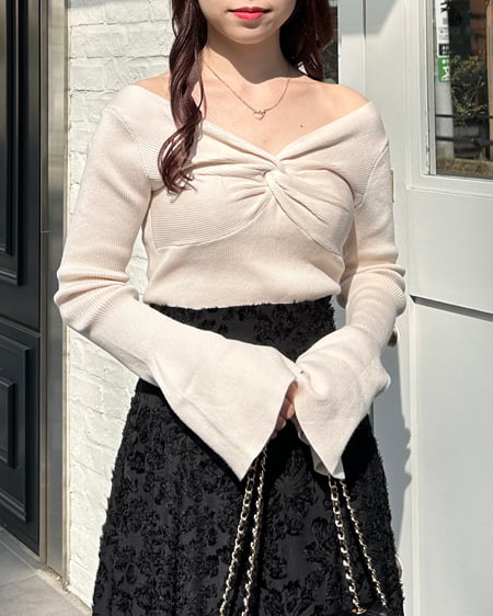 INGNI(イング) オフショルリボンフレアスリーブニット アイボリー