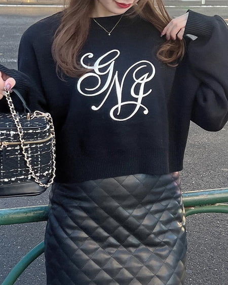 INGNI(イング) イニシャル刺しゅうロゴニット クロ