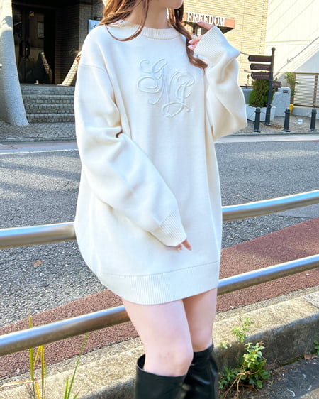 INGNI（イング） クルーネックイニシャル刺しゅうチュニックニット ｱｲﾎﾞﾘｰ