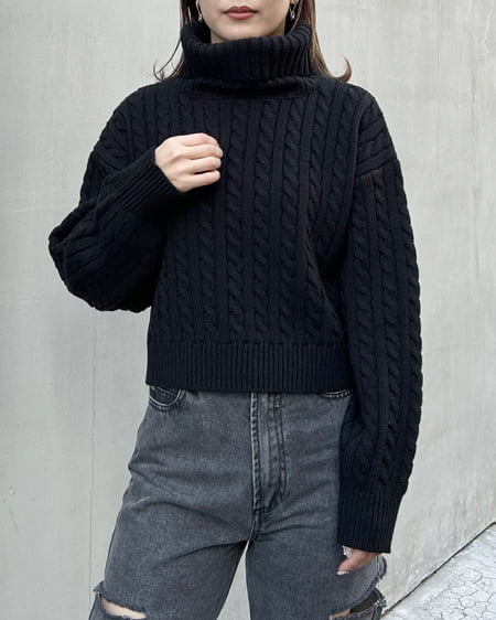 INGNI(イング) ショート丈オフタートルケーブルニット クロ