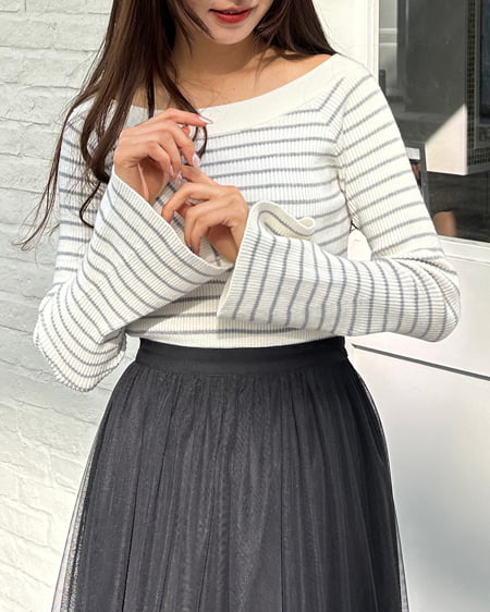 INGNI(イング) オフショルフレアスリーブニット オフホワイト/グレー