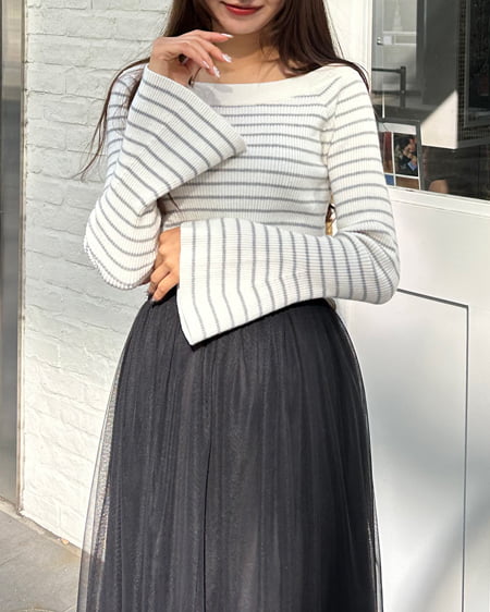 INGNI(イング) オフショルフレアスリーブニット オフホワイト/グレー