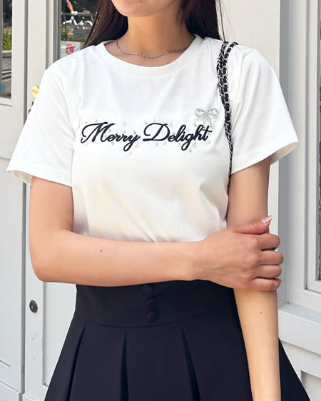 【ブローチリボン付】ふくれ刺しゅう装飾ロゴTシャツ