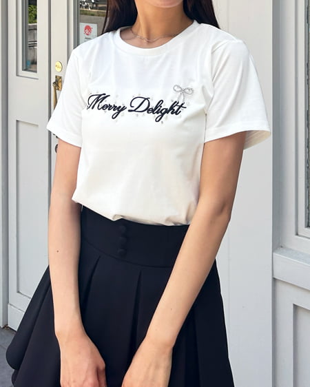 INGNI(イング) ふくれ刺しゅう装飾ロゴTシャツ オフホワイト/クロ