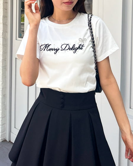 INGNI(イング) ふくれ刺しゅう装飾ロゴTシャツ オフホワイト/クロ