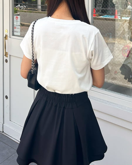 INGNI(イング) ふくれ刺しゅう装飾ロゴTシャツ オフホワイト/クロ