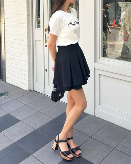 INGNI(イング) ふくれ刺しゅう装飾ロゴTシャツ オフホワイト/クロ