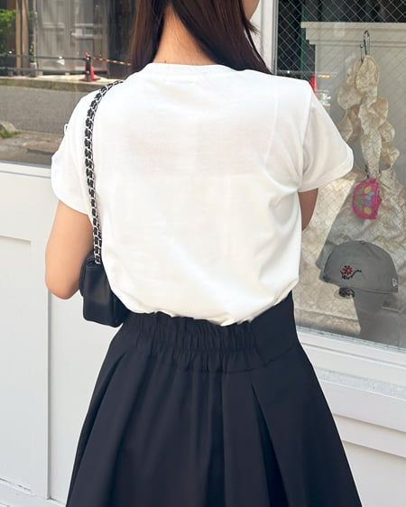 INGNI（イング） パール付フロッキーロゴTシャツ ｵﾌﾎﾜｲﾄ/ｸﾛ