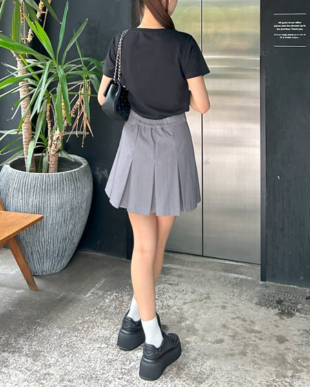 INGNI（イング） パールロゴTシャツ ｸﾛ