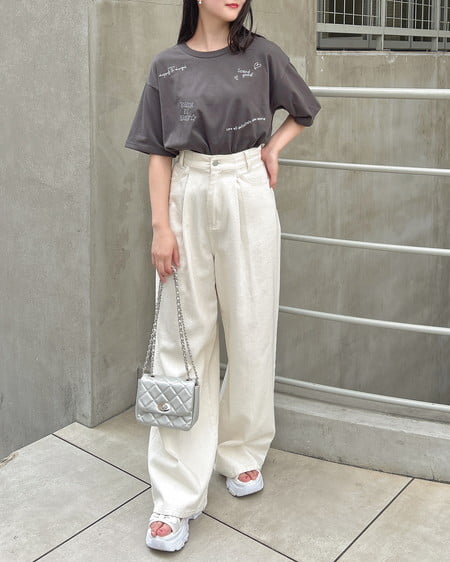 INGNI（イング） ロゴ飛ばしTシャツ ﾁｬｺｰﾙｸﾞﾚｰ
