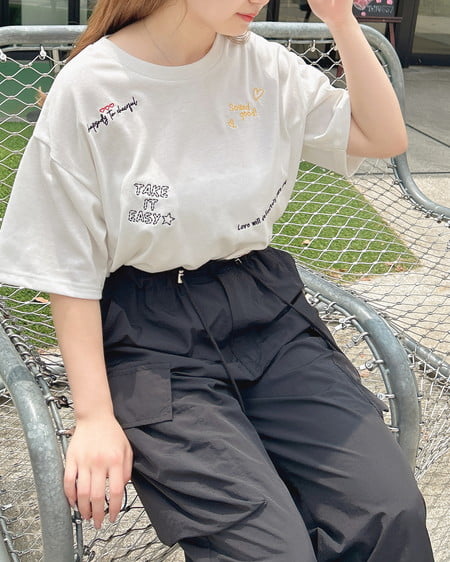 INGNI（イング） ロゴ飛ばしTシャツ ｵﾌﾎﾜｲﾄ