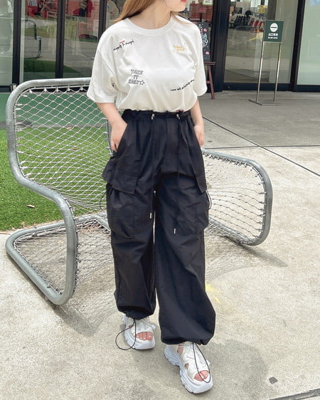 INGNI（イング） ロゴ飛ばしTシャツ ｵﾌﾎﾜｲﾄ