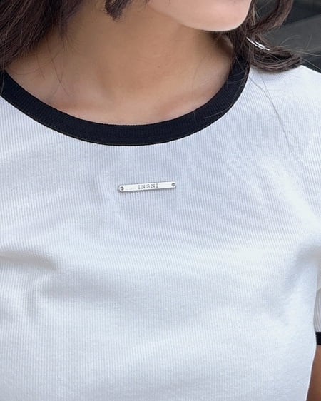 INGNI（イング） プレート付リブリンガーTシャツ ｵﾌﾎﾜｲﾄ/ｸﾛ