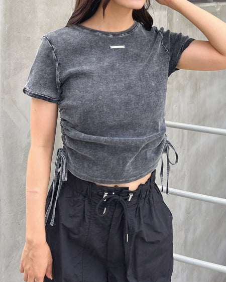 INGNI(イング) サイドギャザープレート付ピグメントリブTシャツ クロ