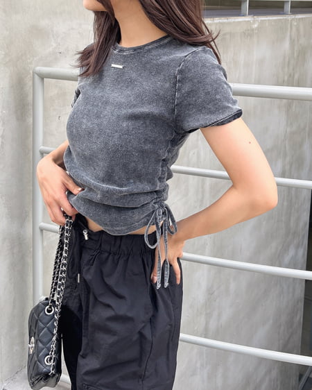 INGNI(イング) サイドギャザープレート付ピグメントリブTシャツ クロ