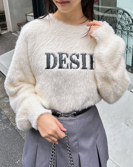 INGNI(イング) ショート丈フェザー貼付ロゴニット アイボリー/クロ