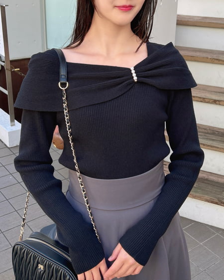 INGNI（イング） リブオフショルリボンパールパーツニット ｸﾛ