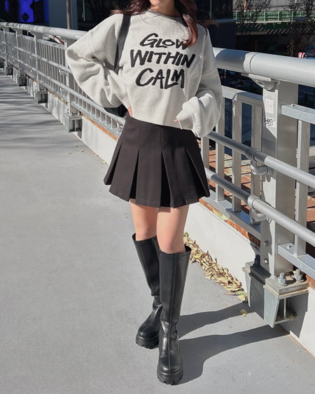 INGNI(イング) ショート丈グラフィックロゴニット オフホワイト/クロ