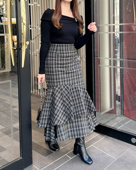 INGNI（イング） リブオフショルリボンパールパーツニット ｸﾛ