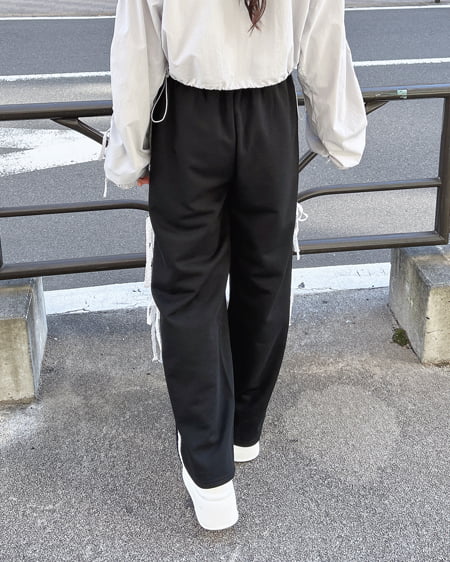 INGNI（イング） レースラインスウェットパンツ(セットアップ対応) ｸﾛ/ｵﾌﾎﾜｲﾄ