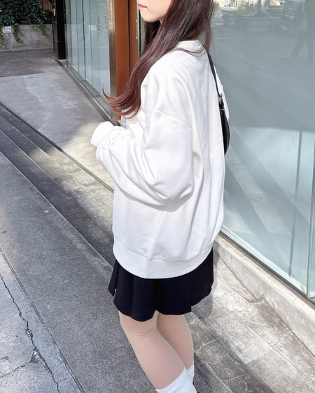 INGNI（イング） フロント転写スウェットトップス ｵﾌﾎﾜｲﾄ