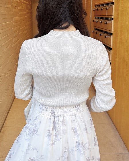 INGNI（イング） ラメボトルネック袖ボタンニット ﾍﾞｰｼﾞｭ