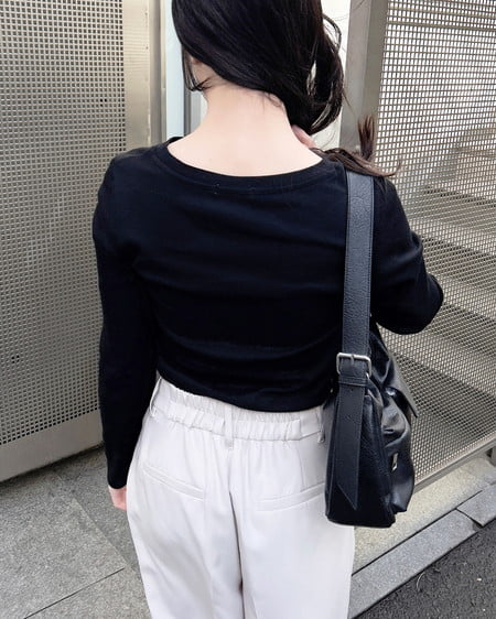 INGNI（イング） GOLDプレートテレコ長袖ピタTシャツ ｸﾛ