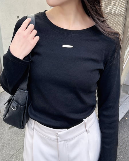 INGNI（イング） GOLDプレートテレコ長袖ピタTシャツ ｸﾛ
