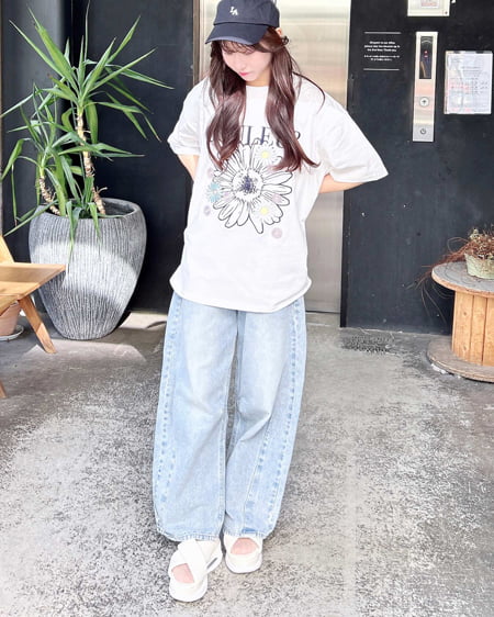 INGNI（イング） フラワー刺繍Tシャツ ｵﾌﾎﾜｲﾄ