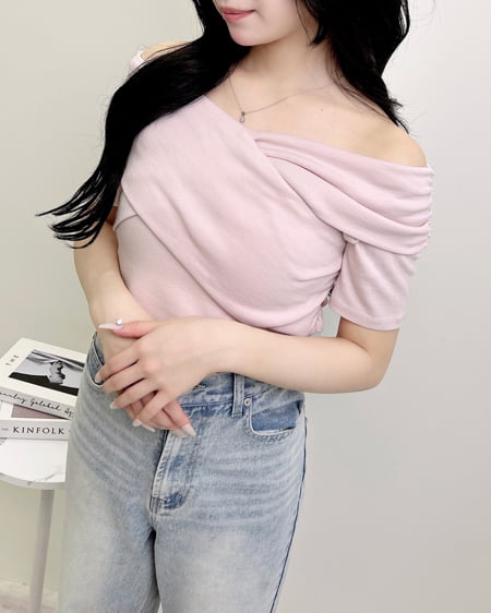 INGNI（イング） クロスオフショルトップス ﾋﾟﾝｸﾍﾞｰｼﾞｭ