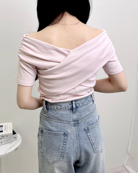 INGNI（イング） クロスオフショルトップス ﾋﾟﾝｸﾍﾞｰｼﾞｭ