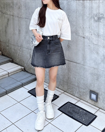 INGNI（イング） BackラインストーンロゴチュニックTシャツ ｵﾌﾎﾜｲﾄ
