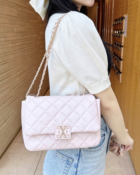 エンブレム付キルティングショルダーバッグ