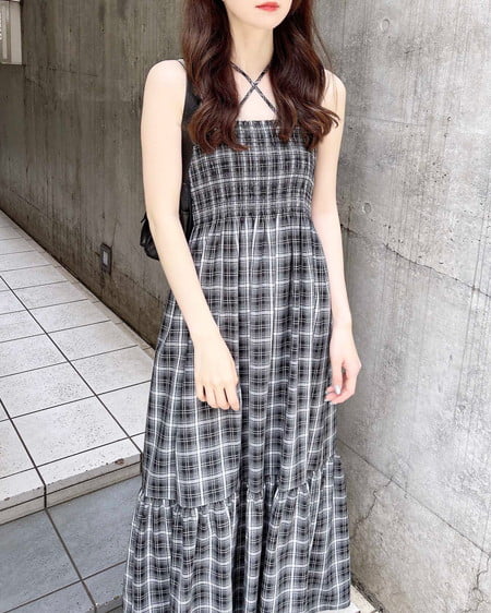 ホルターネックチェック柄シャーリングワンピース