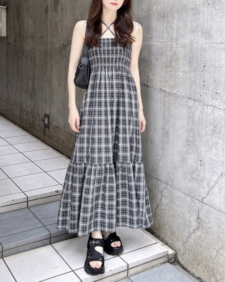INGNI（イング） ホルターネックチェック柄シャーリングワンピース ｸﾛ/ﾁｪｯｸ