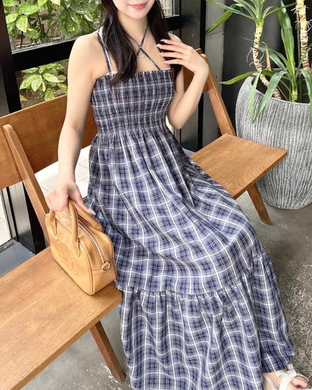 ホルターネックチェック柄シャーリングワンピース