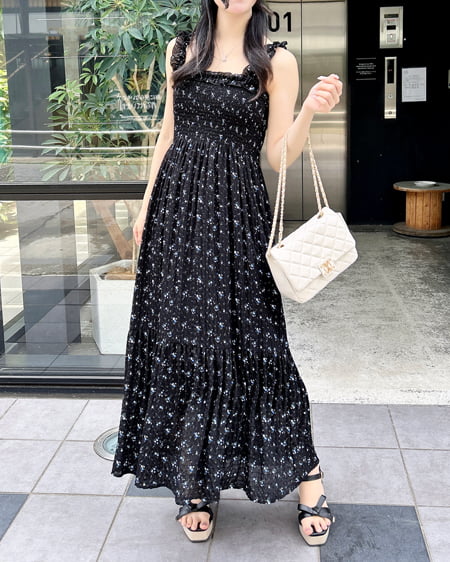 INGNI（イング） 2Wayフリル花柄シャーリングワンピース ｸﾛ/ﾌﾞﾙｰ