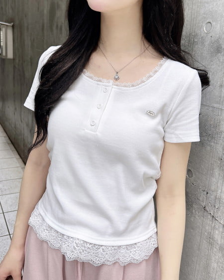 ヘンリーレース付プレートロゴリブトップス