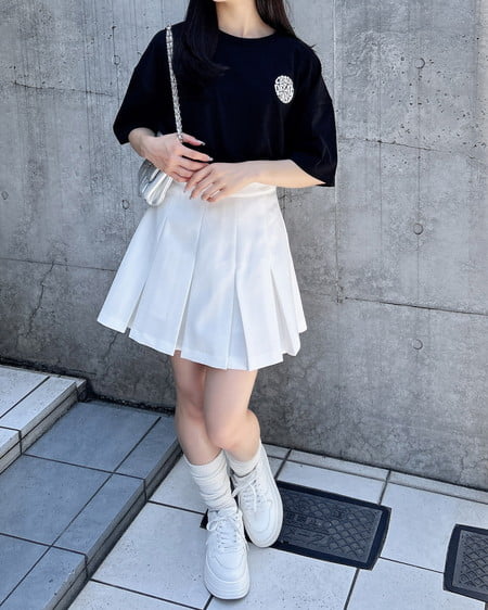 INGNI（イング） バックサークル貼付チュニックTシャツ ｸﾛ/ｵﾌﾎﾜｲﾄ