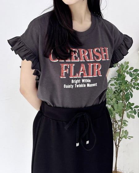 袖フリルロゴTシャツ