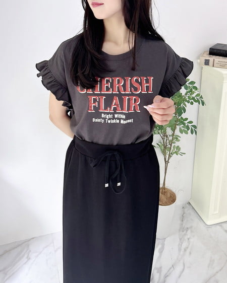 INGNI（イング） 袖フリルロゴTシャツ ﾁｬｺｰﾙｸﾞﾚｰ/ｱｶ