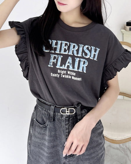袖フリルロゴTシャツ