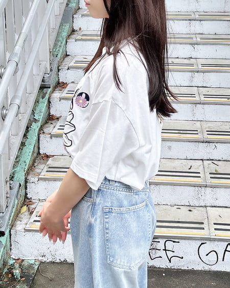 INGNI（イング） カラフル花刺繍Tシャツ ｵﾌﾎﾜｲﾄ