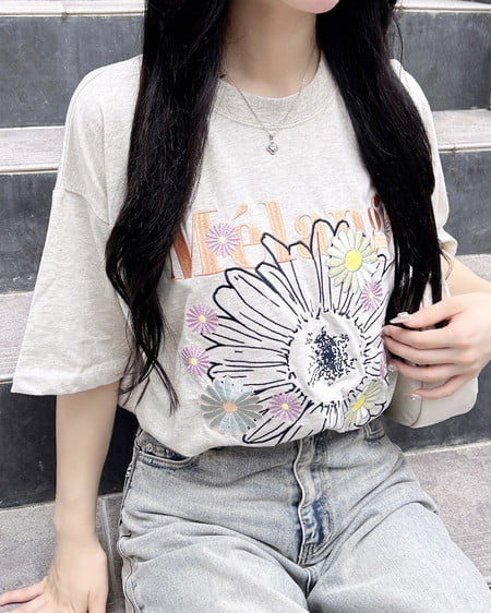 【WEB限定】カラフル花刺繍Tシャツ